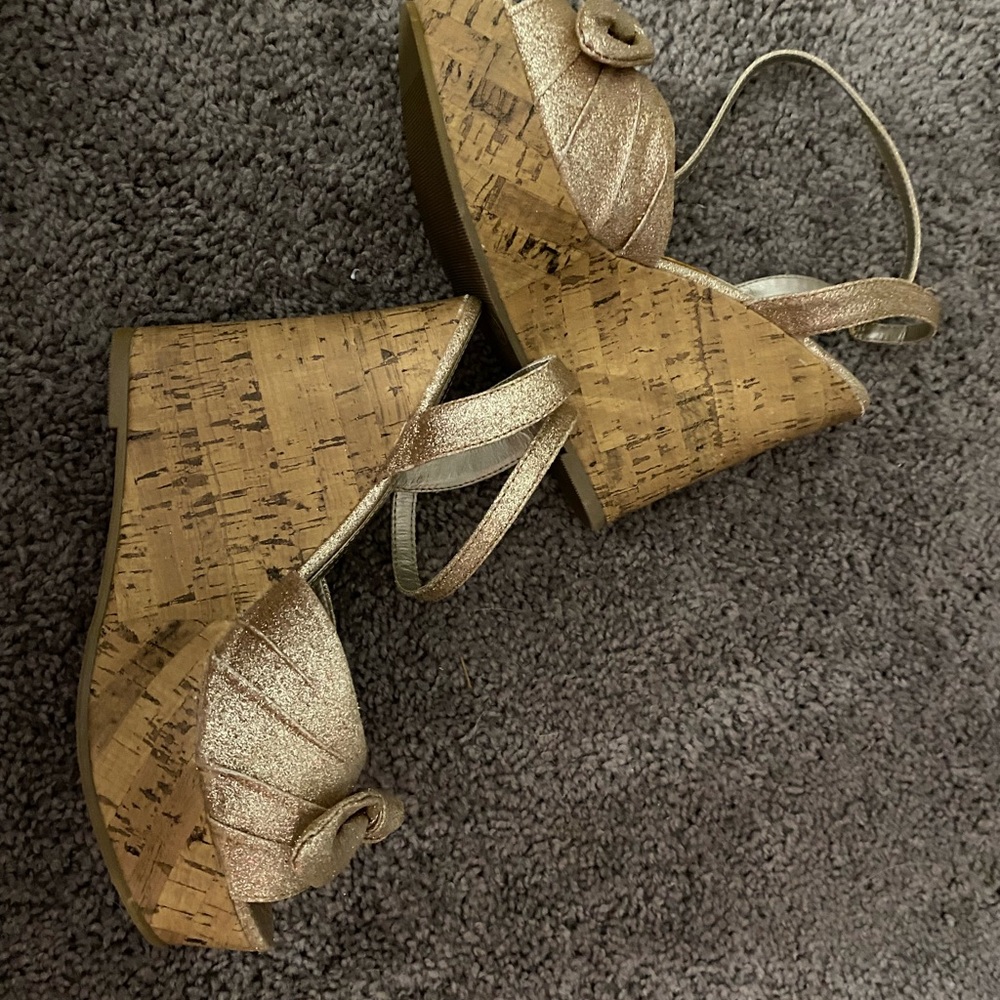 BARELY WORN sparkly high heel wedge shoes size 6-7 EXCELLENT CONDITION!!! - Picture 7 of 7